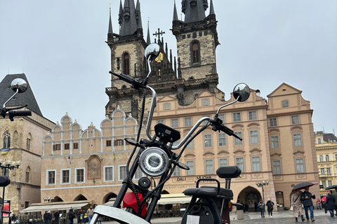 Praag: 2 uur durende e-scootertour met dikke banden met gids