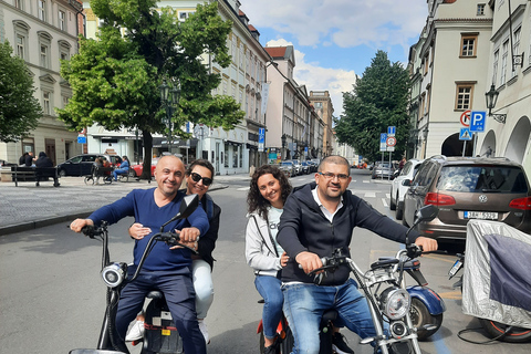 Praga: Excursión en E-scooter de 2 horas con neumáticos gordos y guíaPraga: Recorrido en E-scooter de neumáticos gordos de 2 horas con guía