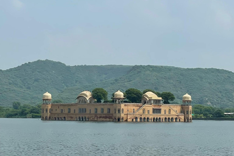 Private 6-Day Golden Triangle & Udaipur Luxury Tour Car + Guide + Monuments Tickets + 3 Star Accommodation