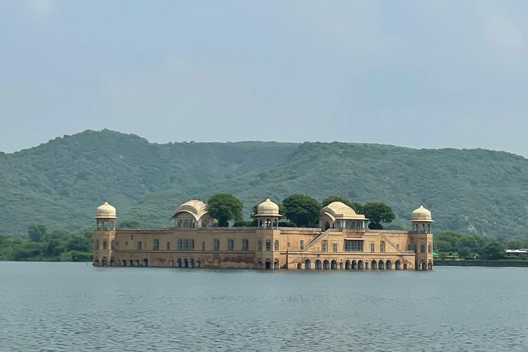 Private 6-Day Golden Triangle & Udaipur Luxury Tour Car + Guide + Monuments Tickets + 3 Star Accommodation
