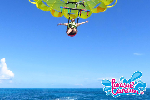 Cancun: Parasailing over Cancun Bay