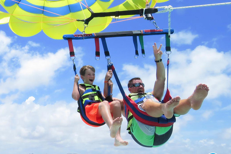 Cancun: Parasailing over Cancun Bay