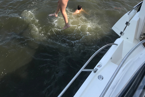 Long Island: Yacht Charters, Location: Port Jefferson Harbor Long Island: Yacht Charters, Party on the Great South Bay