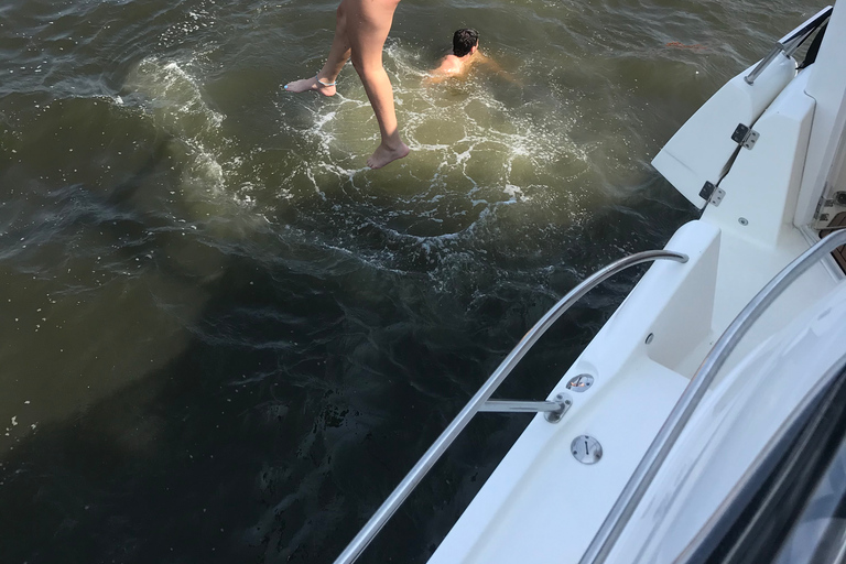 Long Island: Yacht Charters, Location: Port Jefferson Harbor Long Island: Yacht Charters, Party on the Great South Bay