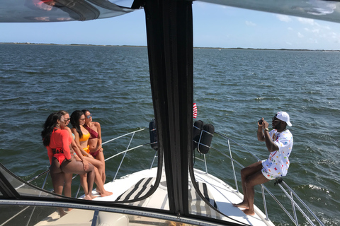 Long Island: Yacht Charters, Location: Port Jefferson Harbor Long Island: Yacht Charters, Party on the Great South Bay