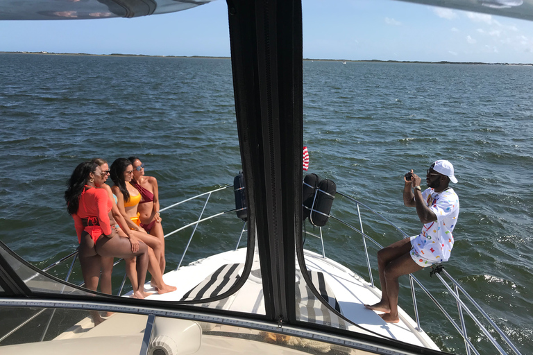 Long Island: Yacht Charters, Location: Port Jefferson Harbor Long Island: Yacht Charters, Party on the Great South Bay
