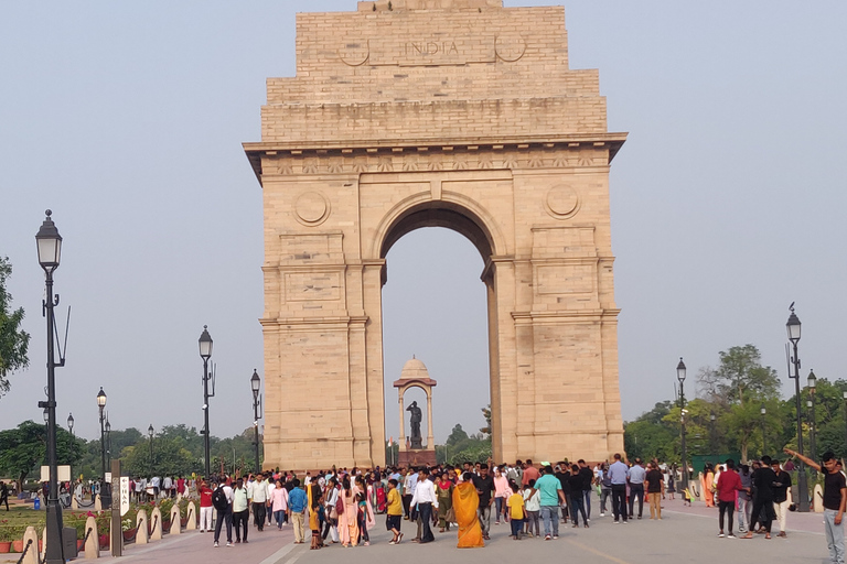 Delhi: Old och New Delhi Guidad hel- eller halvdagsutflyktHeldagstur Old &amp; New Delhi, bil med förare och guide.