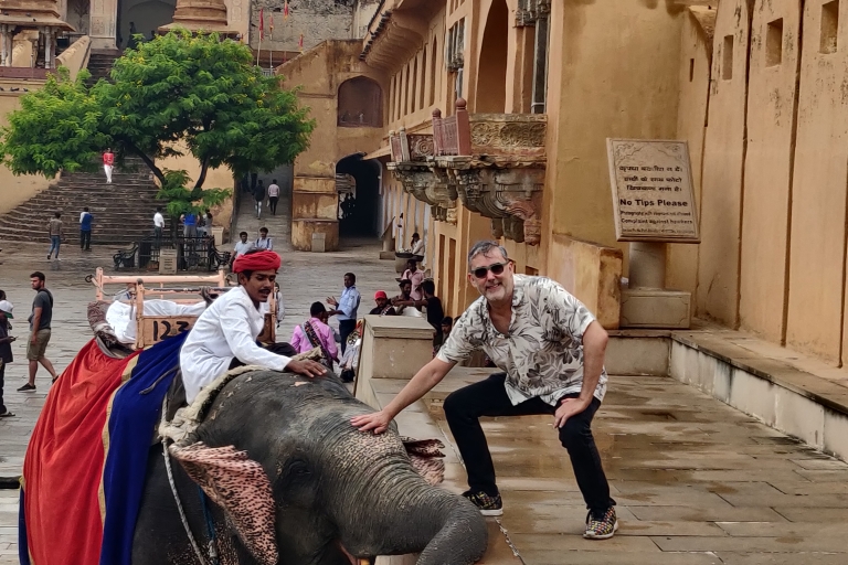 privé Jaipur-tour vanuit Delhi met de auto - all-inclusiveBestuurder met auto en gids