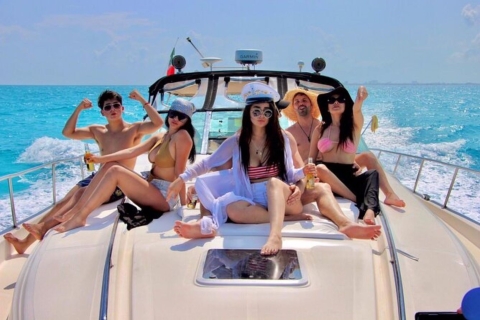 Excursión en yate privado en Cancún por Isla MujeresYate privado Sundancer de 47 pies con equipo de snorkel