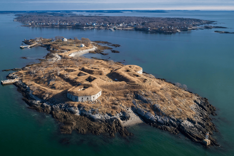 Portland: Private Island Fort Tour