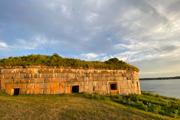 Portland: Private Island Fort Tour