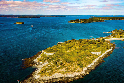 Portland: Private Island Fort Tour