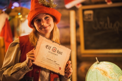 Rovaniemi: Elf Hat Academy in Santa's Village