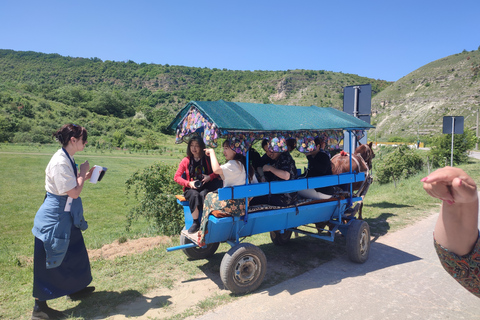 Von Moldawien:Tour zum Cricova-Keller Alte Orhei-KlösterVon Moldawien aus: Tour zu den alten Klöstern von Orhei - Cricova Wein