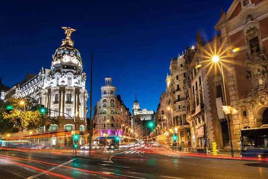 Madrid: Panorama-Open-Top-Bus Tag oder Nacht Tour mit Guide