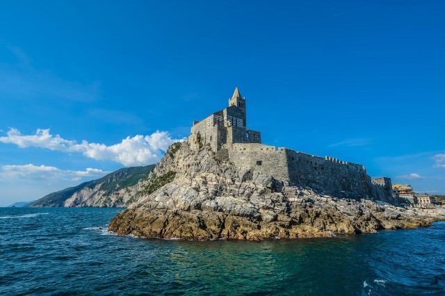 Visit La Spezia 5 Terre 7-Hour Boat Tour with Soft Drinks in Vernazza