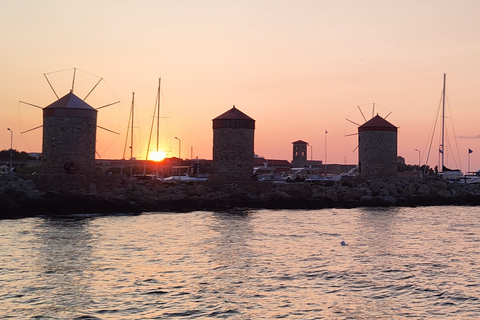 Croisière privée au coucher du soleil dans la ville de Rhodes