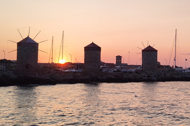 Croisière privée au coucher du soleil dans la ville de Rhodes