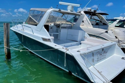 Troyan yacht tour around Isla Mujeres and snorkel