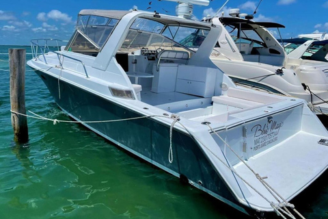 Tour de l'île de Mujeres en yacht Troyan et plongée en apnée