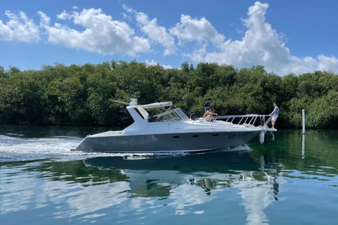 Troyan-jachttocht rond Isla Mujeres en snorkelenPrive-jachttour rond Isla Mujeres