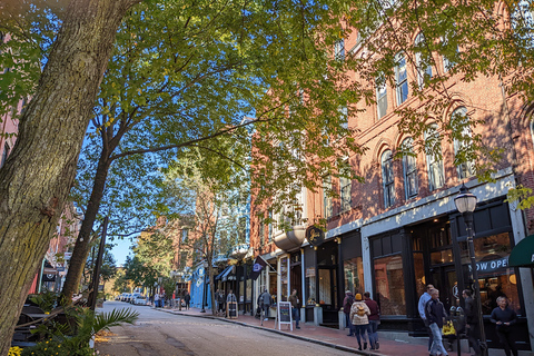 بورتلاند، مين: جولة سير على الأقدام بصحبة مرشد للتعرف على التاريخ الأسودبورتلاند، ماين: جولة سيرًا