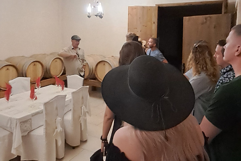 Creta: Passeio de dia inteiro pelos vinhos de Creta, azeite de oliva, raki e comidaCreta: vinho cretense de dia inteiro, azeite e excursão gastronômica