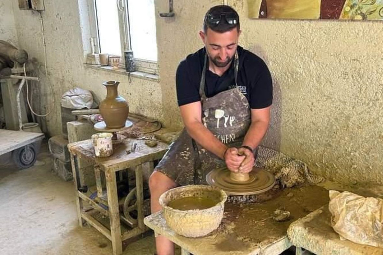 Creta: Tour di un giorno intero sui vini cretesi, l&#039;olio d&#039;oliva, il raki e il ciboCreta: tour cretese di vino, olio d&#039;oliva e cibo di un&#039;intera giornata