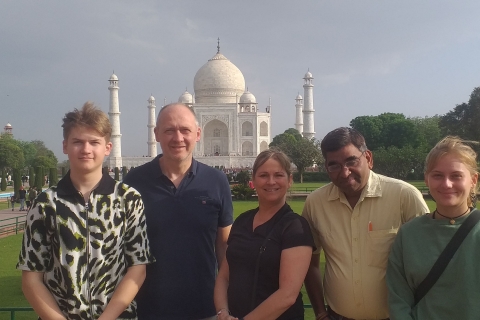 Taj Mahal Sunrise and Sunset nocna Agra Tour z Bombaju