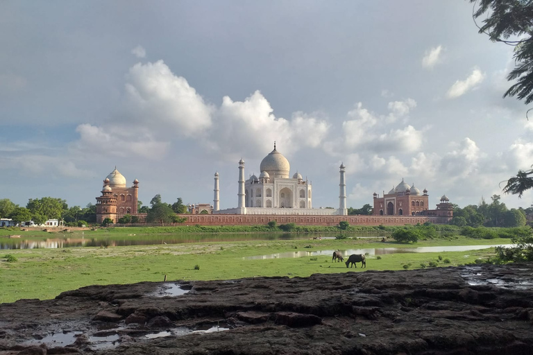 Taj Mahal Sunrise and Sunset nocna Agra Tour z Bombaju