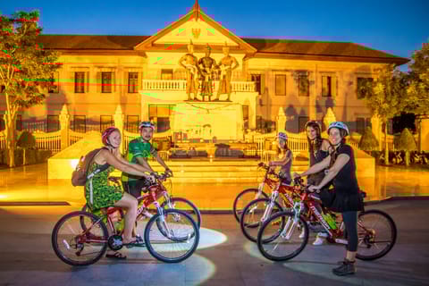 Chiang Mai’s Highlights: Sightseeing Night Bike Tour