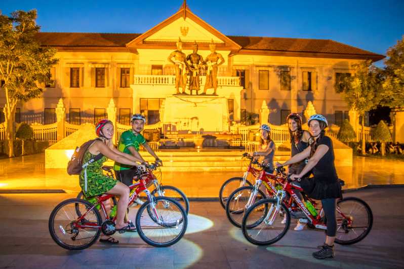 Die Highlights von Chiang Mai: Sightseeing Nachttour mit dem Fahrrad