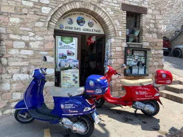 Assisi Vespa `125cc mieten - ganzer Tag