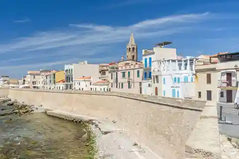 Alghero: tour guidato a piedi del centro storico con una guida locale