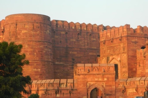 Taj Mahal, Agra & Great Akbar Tomb über Nacht Tour ab Delhi