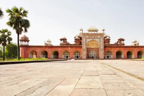 Taj Mahal, Great Akbar Tomb & Agra Overnight tour from delhi