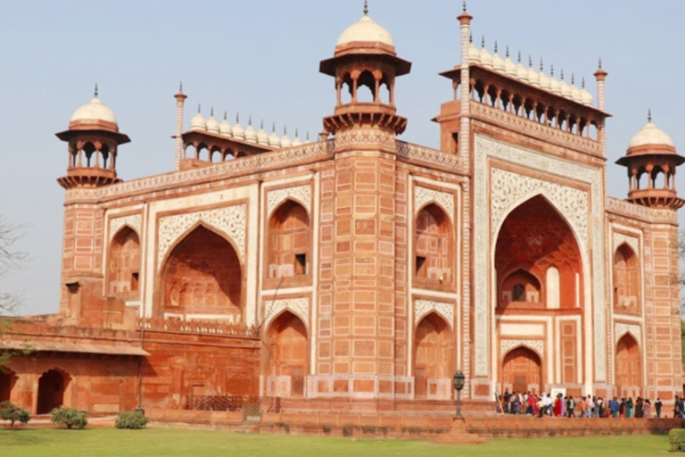Taj Mahal, Agra & Great Akbar Tomb über Nacht Tour ab Delhi