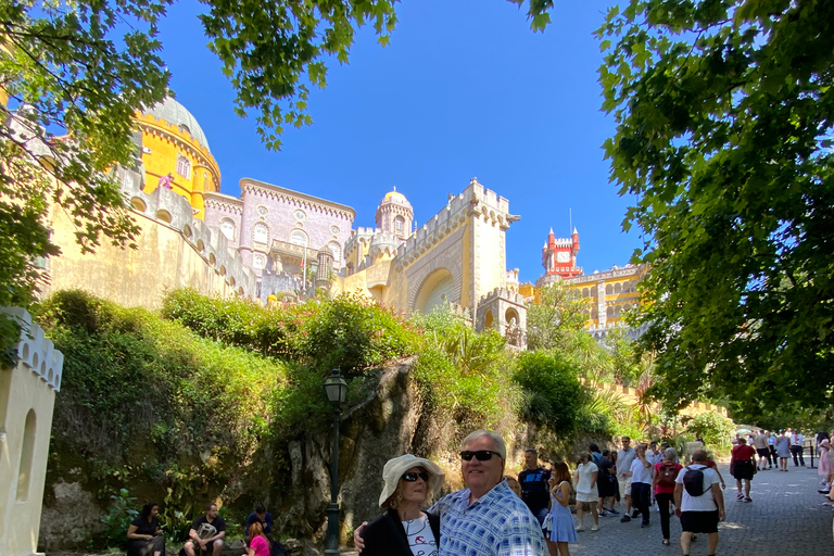 Lisbona: Tour di Sintra con Palazzo Pena e Quinta da RegaleiraLisbona: tour di Sintra con Palazzo Pena e Quinta da Regaleira