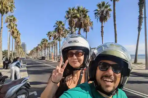 Barcelona Kick Start: 2-stündige geführte Scooter Tour