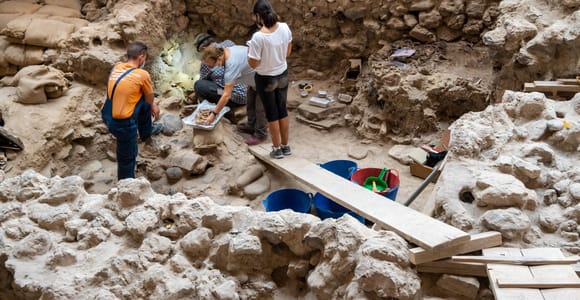Santorini HISTORY & ARCHEOLOGY Tour (up to 8 guests)