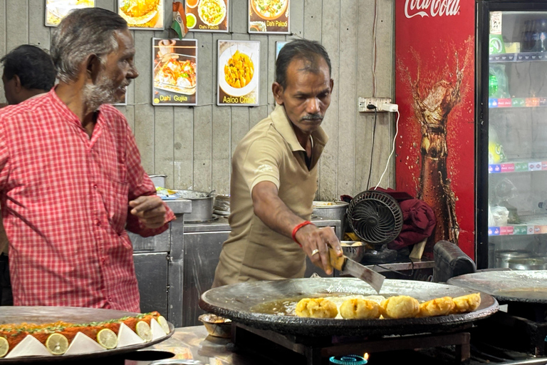 Agra: Wycieczka Tuk-Tuk z ulicznym jedzeniem i targiem przyprawTylko profesjonalny przewodnik i Tuk-Tuk na żywo