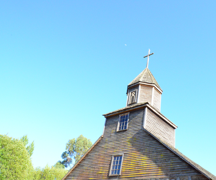 Lemuy Island: Churches and trees.