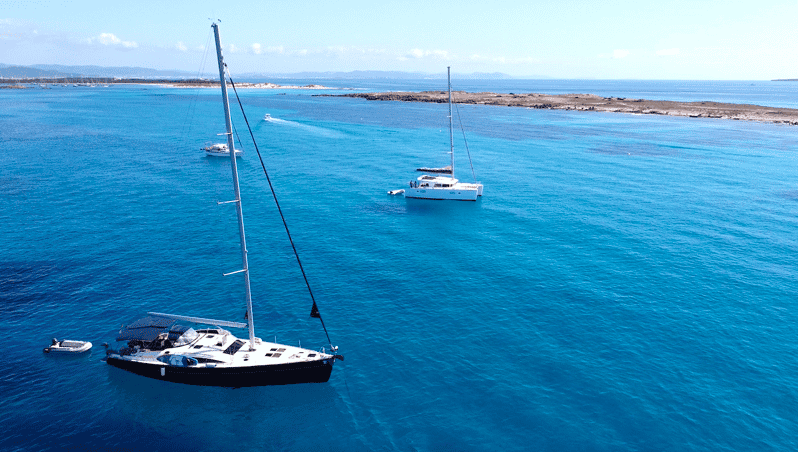 Mit Der Fähre Von Ibiza Nach Formentera Segeltour von Ibiza nach Formentera | GetYourGuide