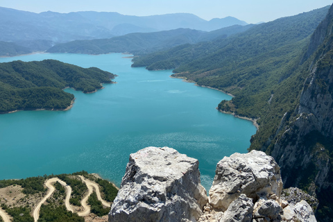 Au départ de Durres : randonnée vers le mont Gamti avec vue sur le lac Bovilla