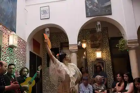 Mariscal Flamenco Show med drink i Santa Cruz