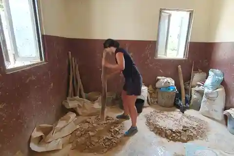 Crea la tua ceramica artigianale con la gente del posto