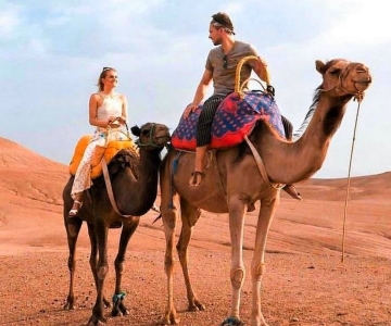 Au départ de Marrakech : Dîner au coucher du soleil dans le désert d'Agafay et balade à dos de chameau