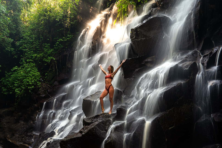 Ubud: mercato dell&#039;arte, tour delle cascate e del tempio con danza LegongTour privato con danza Legong opzionale