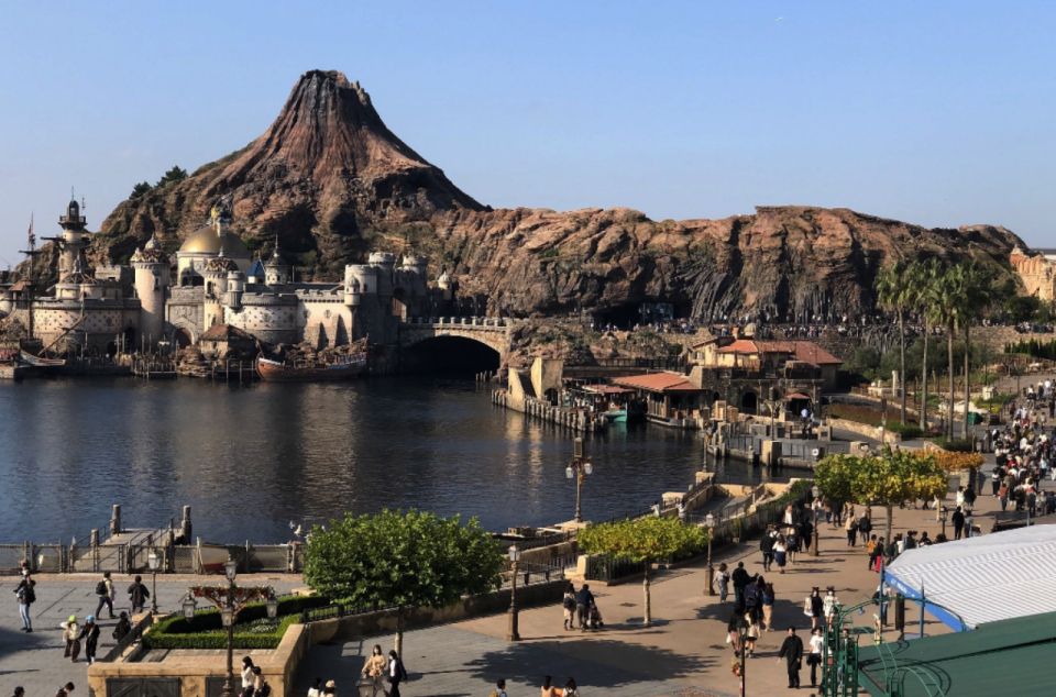 14 Best Tokyo Disneyland Rides For Adults