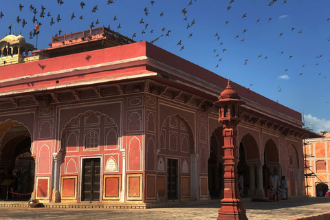 Jednodniowa wycieczka do fortu Amer i Jaipur z Delhi samochodemBilety na samochód AI-AC, przewodnik, lunch i pomnik